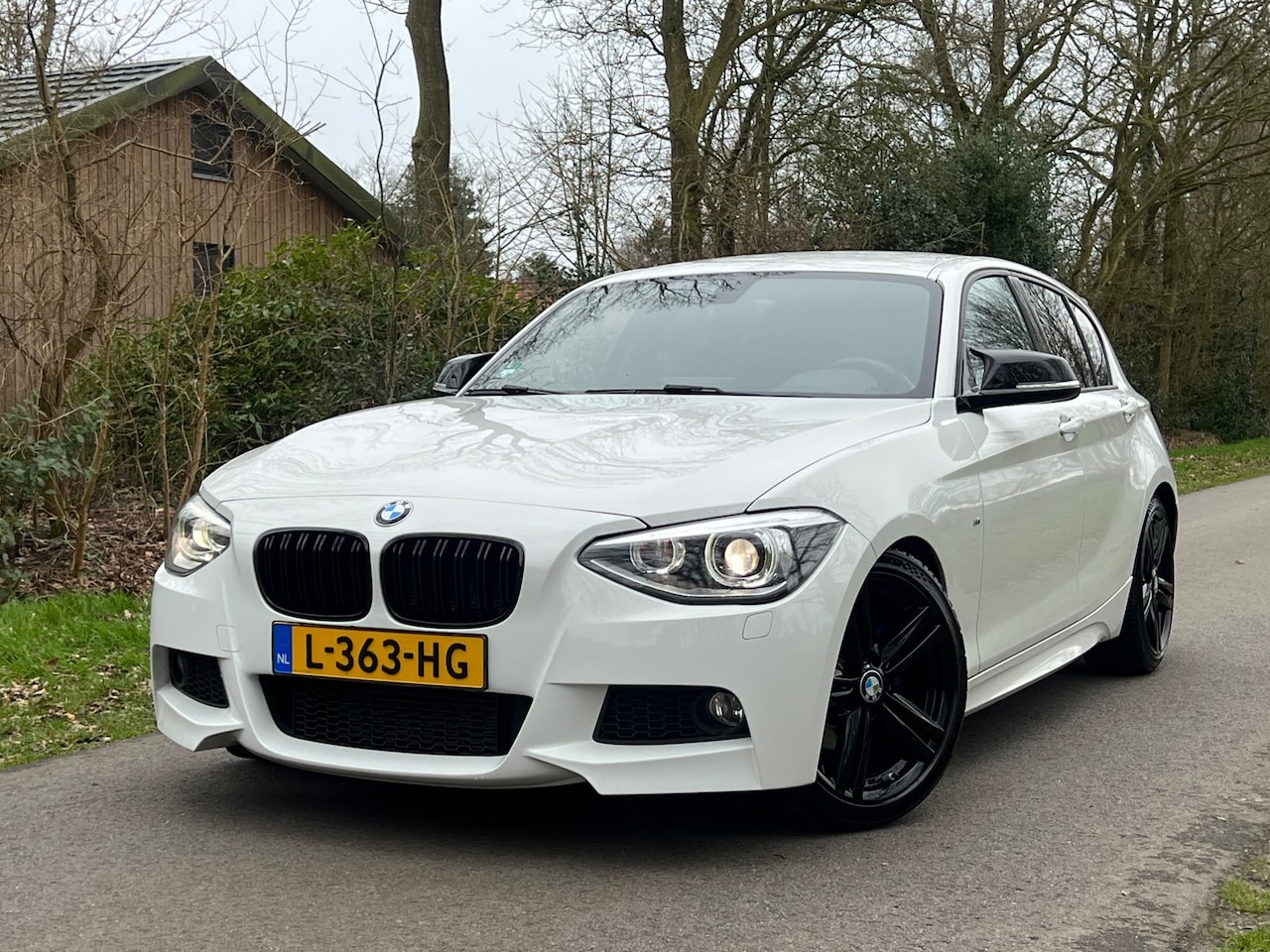 BMW 1-serie - 118i M Sport Edition High Executive | M-PAKKET + Verlaagd + Maxton Nu € 9.975,-!!! - AutoWereld.nl