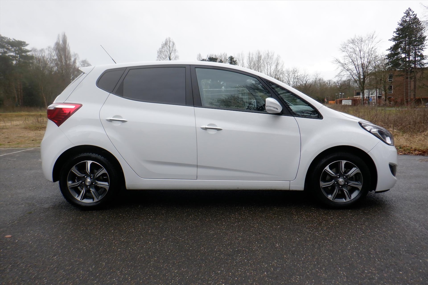 Hyundai ix20 - 1.6i 124pk AUT Go! 37.000 km !! CAMERA-STOELVERW.-BOVAG - AutoWereld.nl