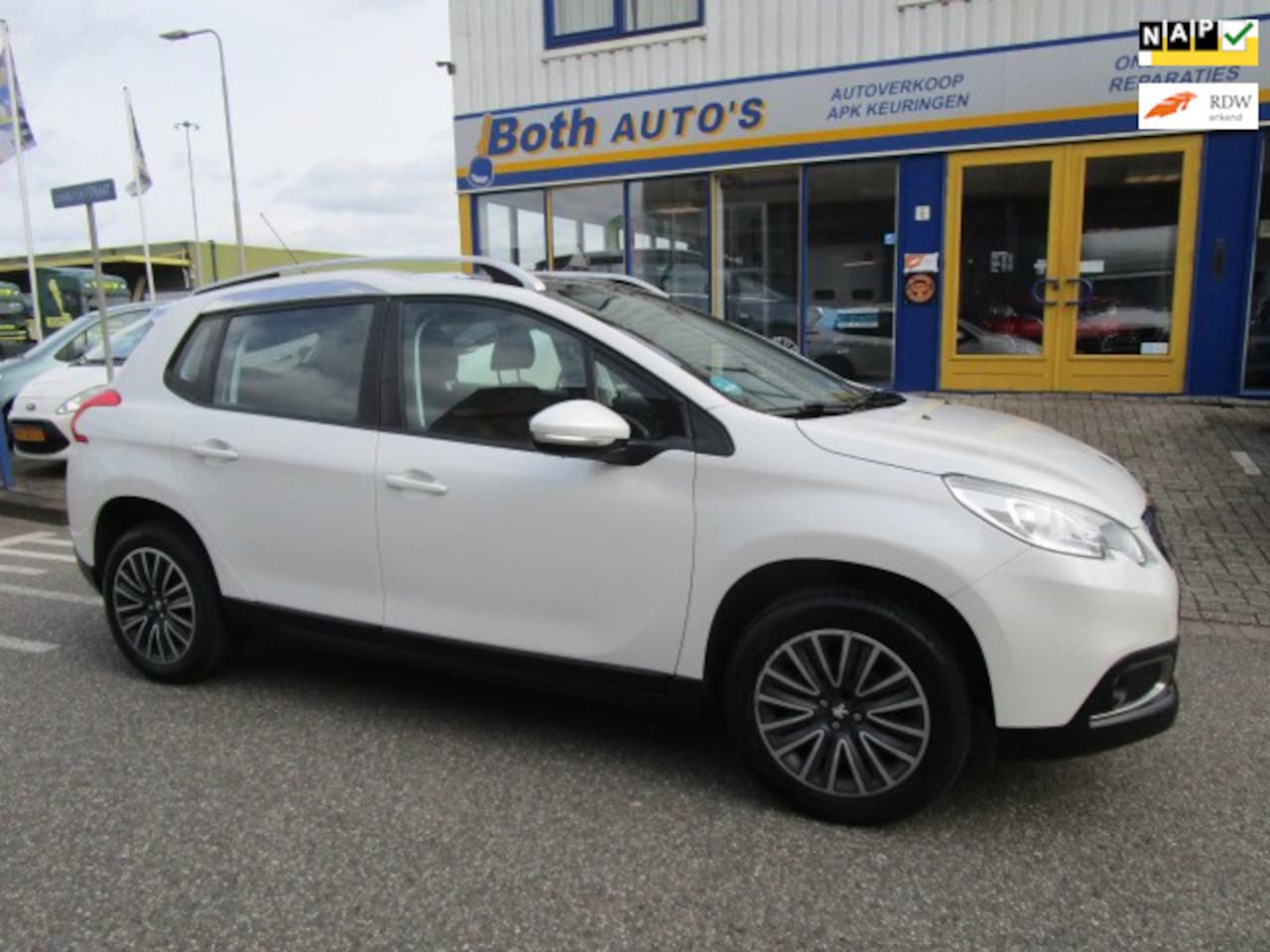 Peugeot 2008 - 1.2 PureTech Active met trekhaak - AutoWereld.nl