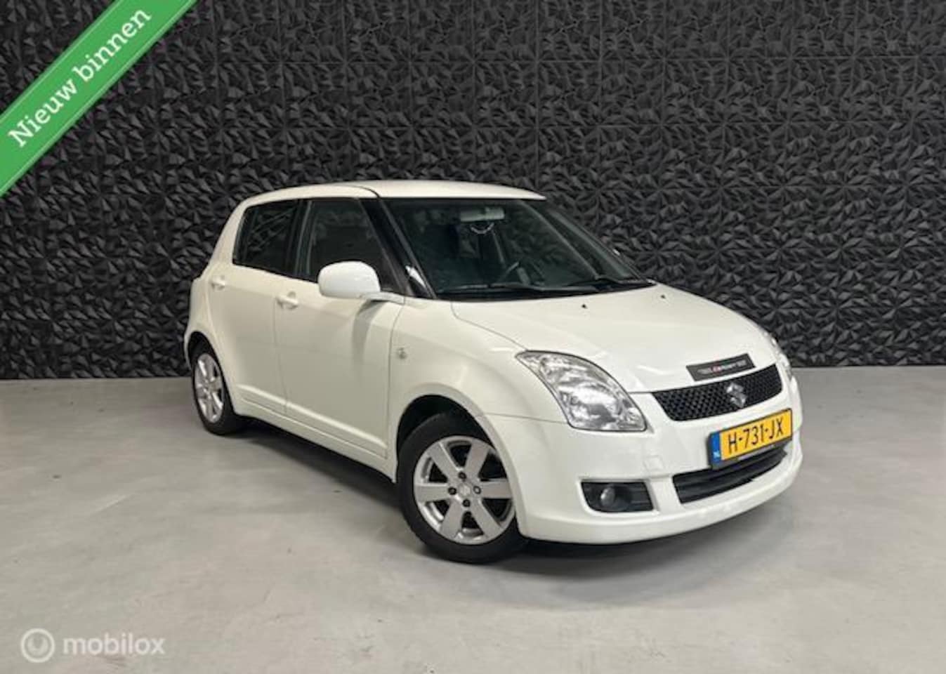 Suzuki Swift - 1.3 Bandit 5D | Carplay | Airco | Elektr. ramen - AutoWereld.nl