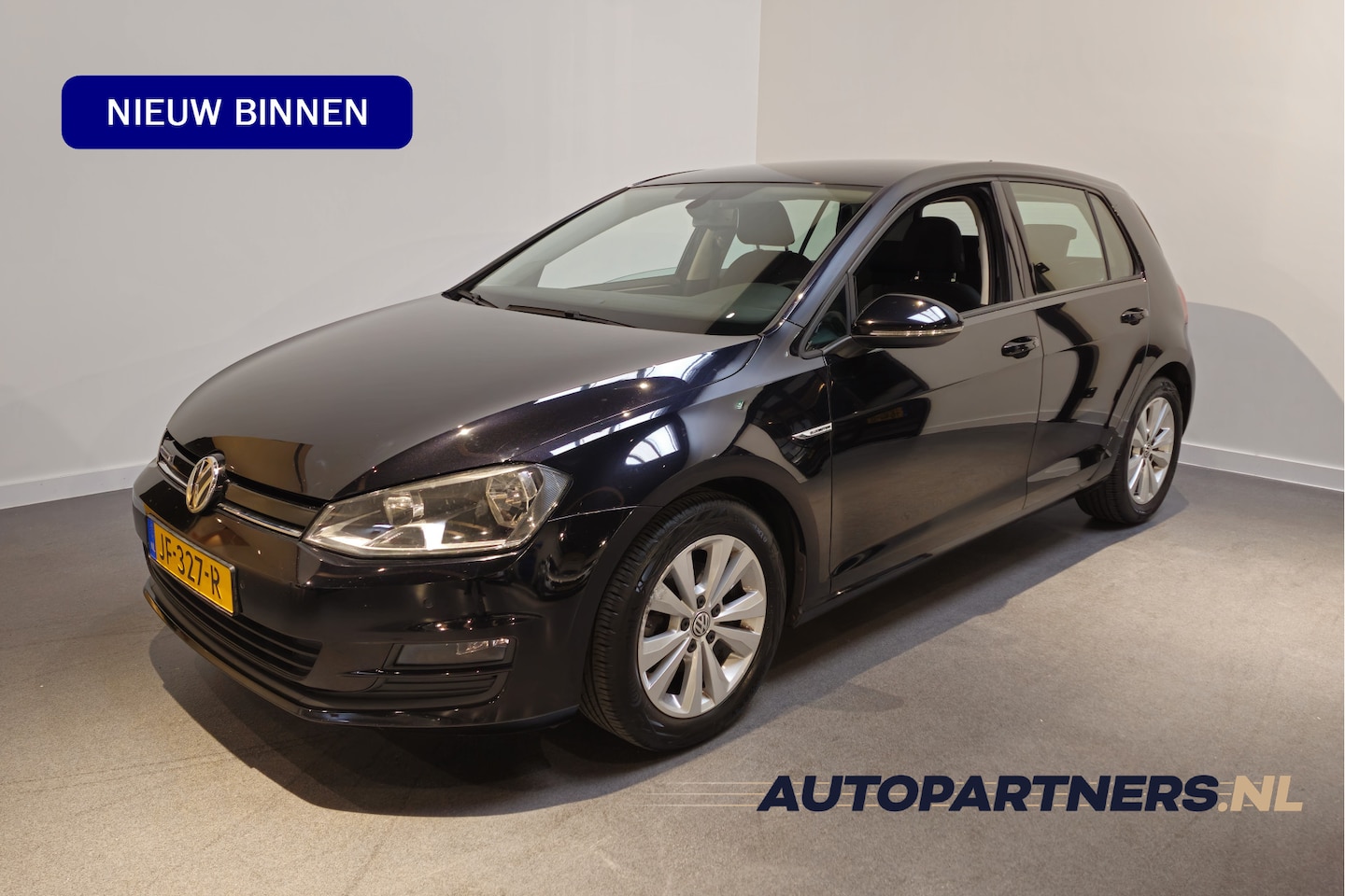 Volkswagen Golf - 1.0 TSI Business Edition Connected - Navi - Achteruitrijcamera - Cruise - Sensoren voor/ac - AutoWereld.nl