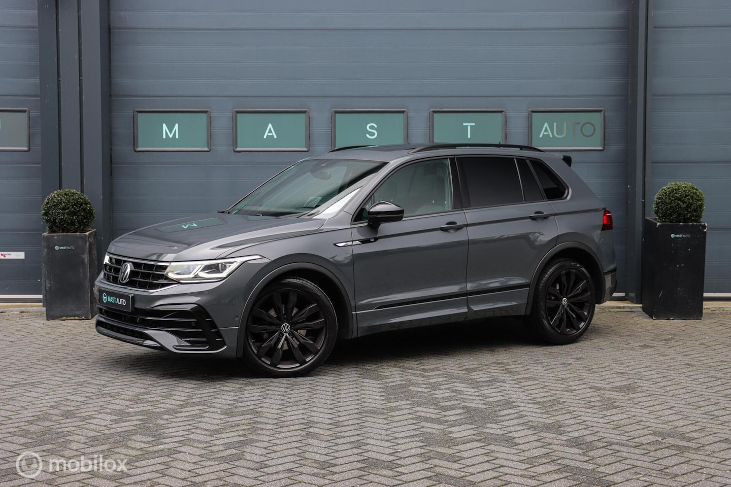 Volkswagen Tiguan - 1.5 TSI R-Line|PANO|HUD|Matrix|ACC|Lane-assist|Camera - AutoWereld.nl