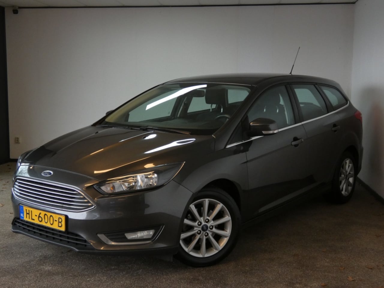 Ford Focus Wagon - 1.0 Titanium Edition Nwe APK airco - AutoWereld.nl