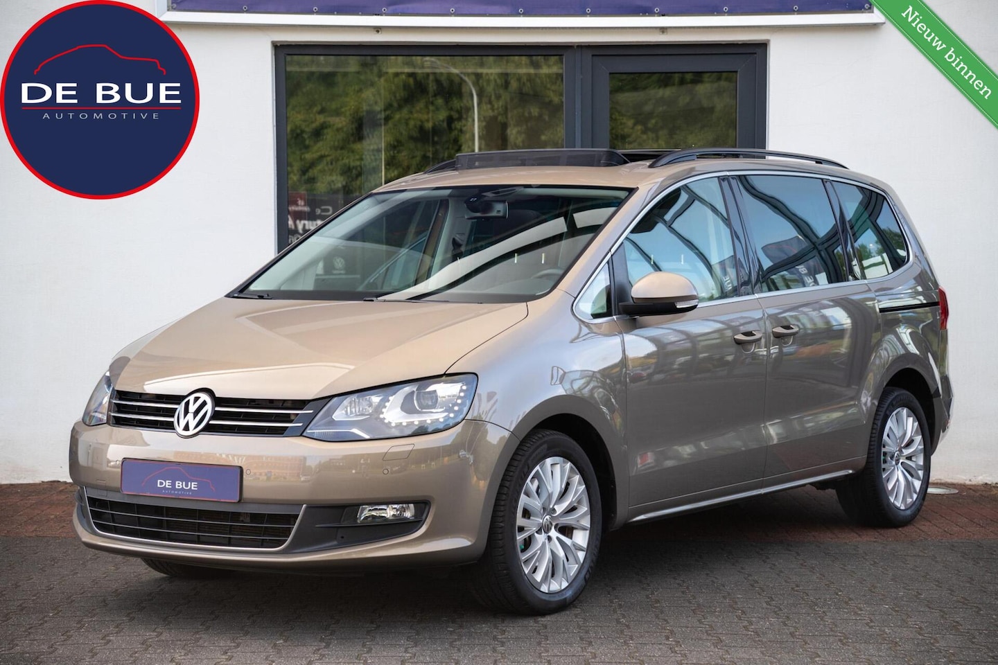Volkswagen Sharan - 1.4 TSI Highline Touran|2e Eig|Trekhaak|Panoramadak|Stoelverw.|Elek. Schuifdeuren|Bi-Xenon - AutoWereld.nl