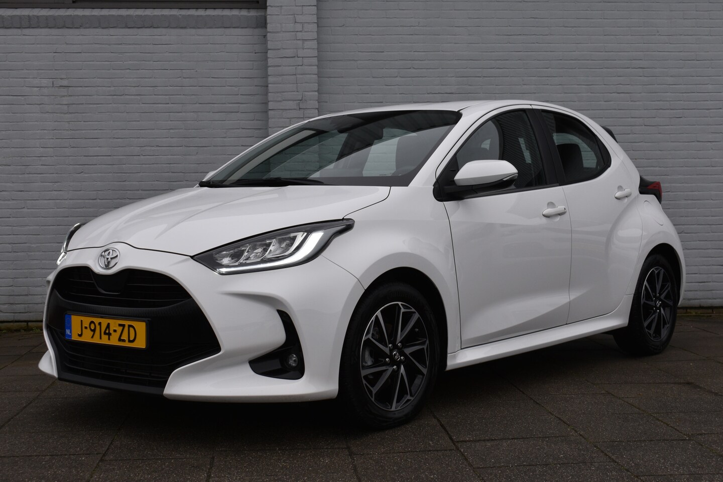 Toyota Yaris - 1.5 VVT-i Dynamic Handgeschakeld 126pk | Trekhaak | 1e eigenaar | Dealer onderhouden | Key - AutoWereld.nl