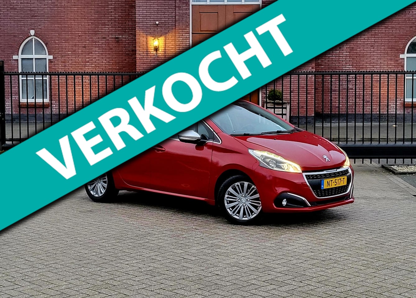 Peugeot 208 - 1.2 PureTech Allure / Automaat / 1e Eiegenaar / Nap / Trekhaak / LED / Navi / Bluetooth - AutoWereld.nl