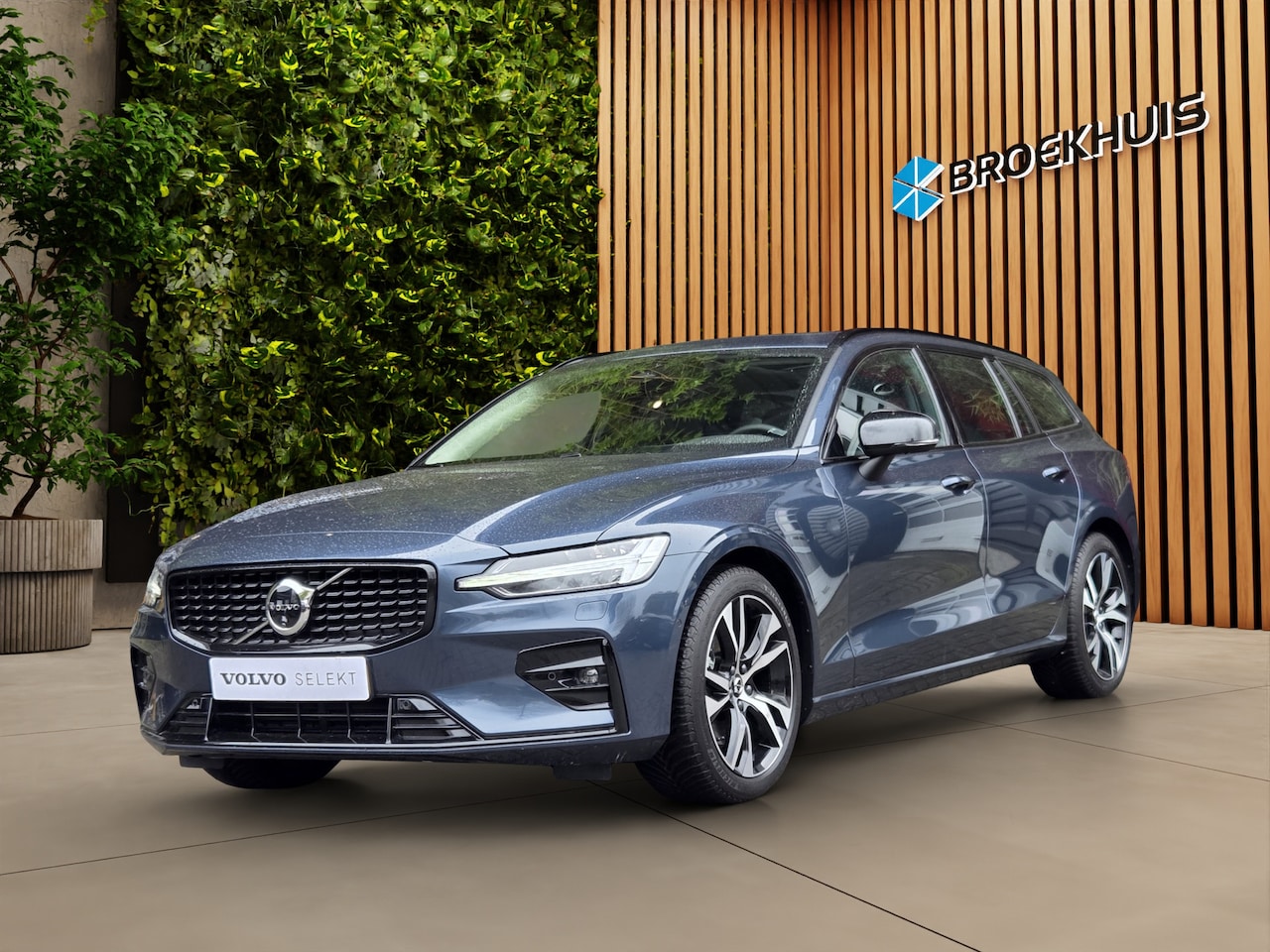 Volvo V60 - 2.0 B4 Ultra Dark | Massage/ventilatie | Pano | 360 Cam | Trekhaak | Harman/Kardon | Memor - AutoWereld.nl