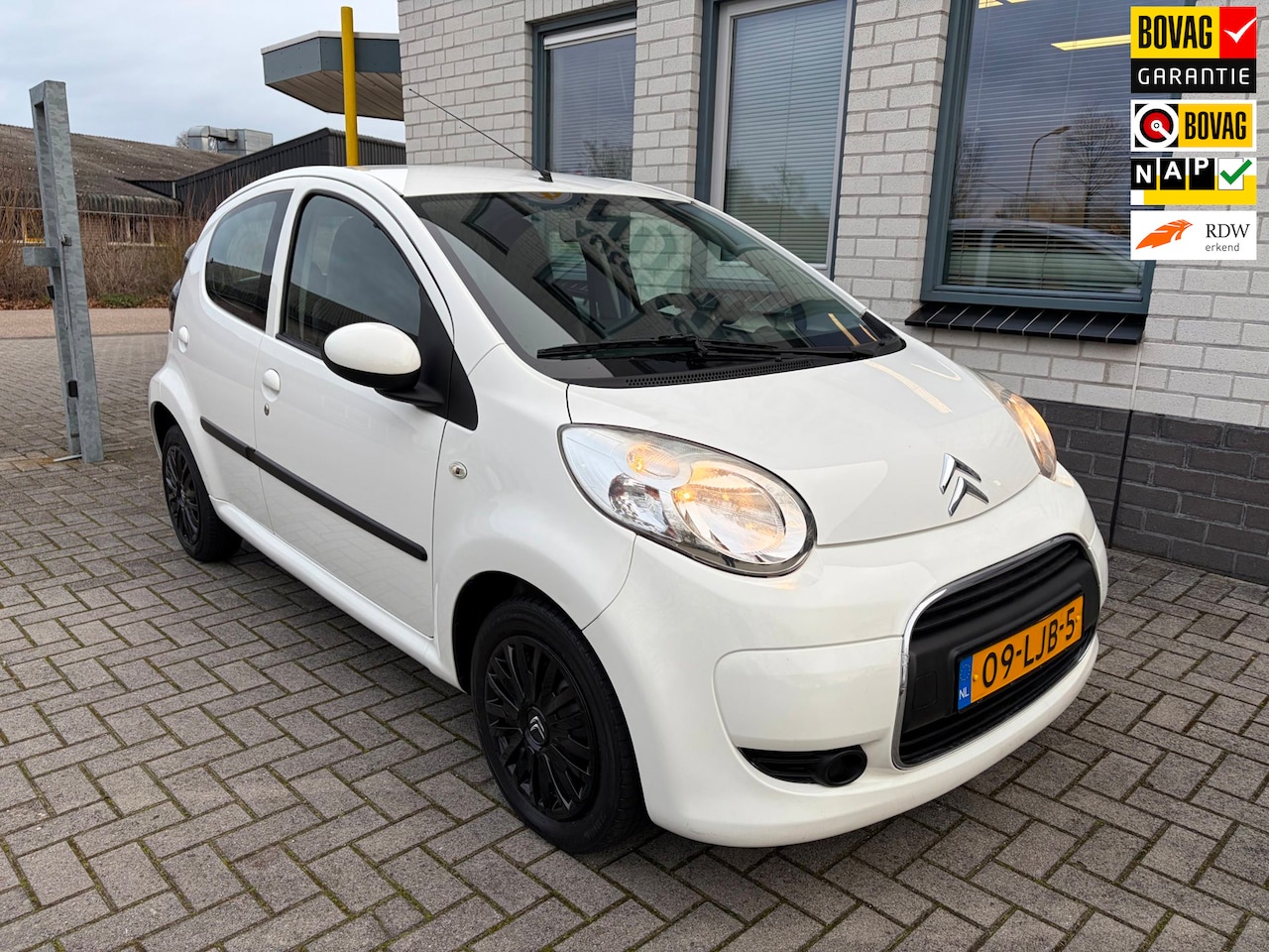 Citroën C1 - 1.0-12V Ambiance / Airco / Telefoon / Groot luxe radio scherm / Centrale vergrendeling - AutoWereld.nl