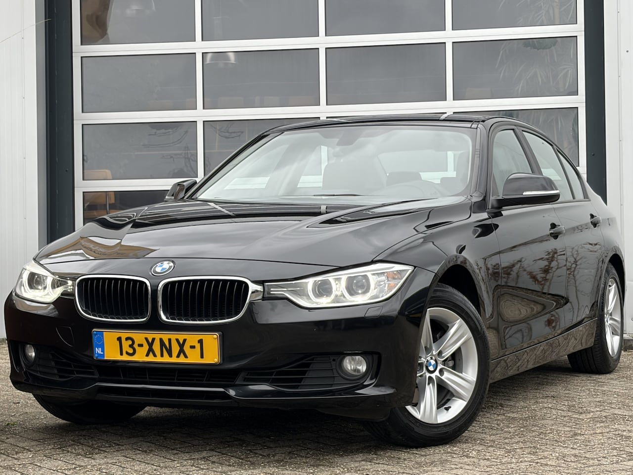 BMW 3-serie - 320i High Executive 184pk | Automaat | Bi-xenon koplampen | Bluetooth | Cruise Control | L - AutoWereld.nl
