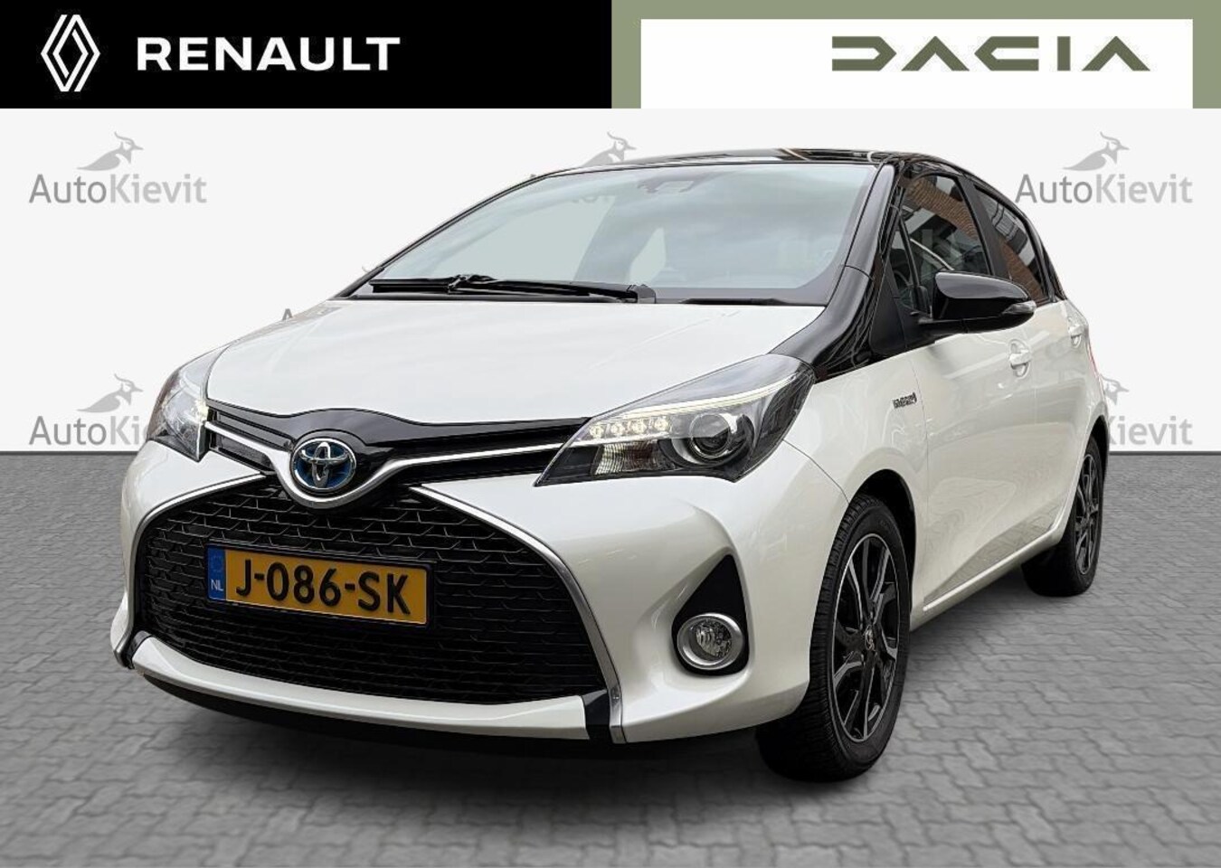 Toyota Yaris - 1.5 Hybrid Dynamic Bi-Tone - Trekhaak / Stoelverwarming / Camera - AutoWereld.nl
