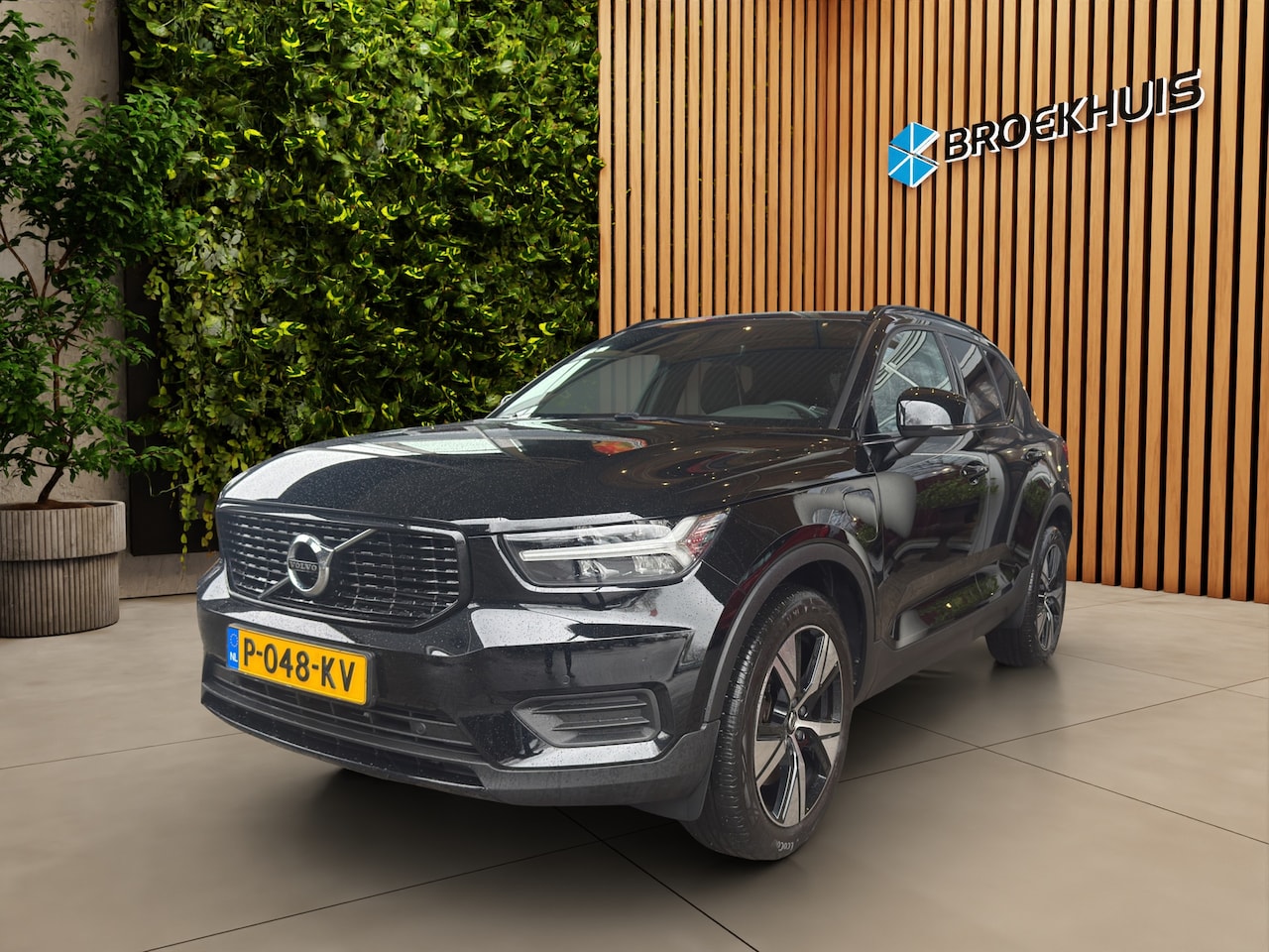 Volvo XC40 - 1.5 T4 Recharge R-Design | Camera | BLIS | Adaptive Cruise | Stuur/stoelverwarming - AutoWereld.nl