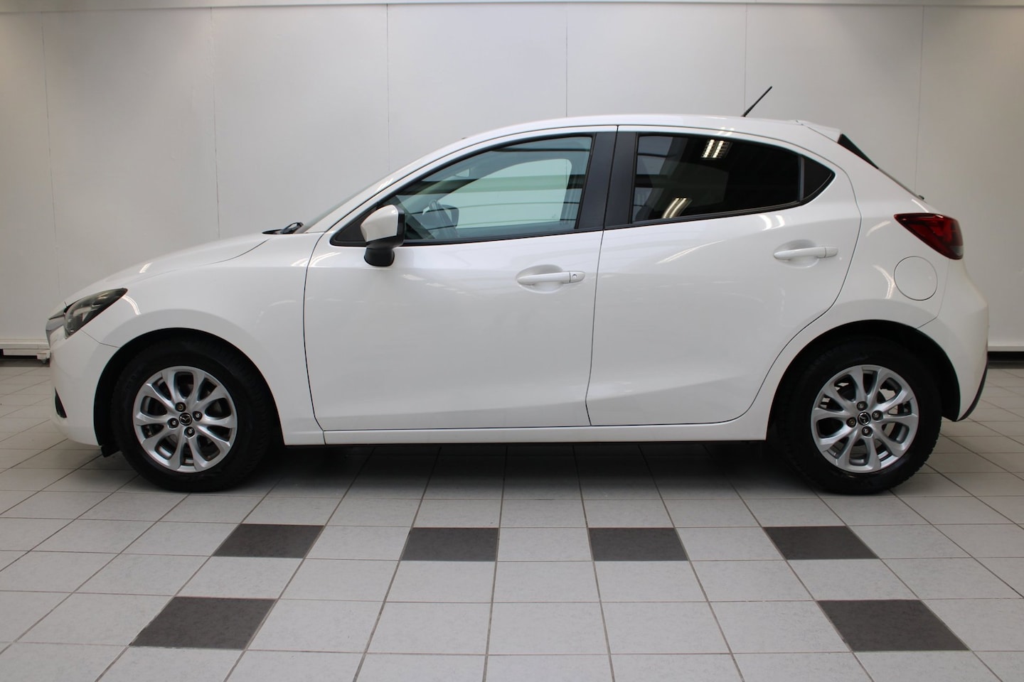 Mazda 2 - 1.5 Skyactiv-G Intro Edition - Airco, Cruise, Parkeersensoren en NAP - AutoWereld.nl