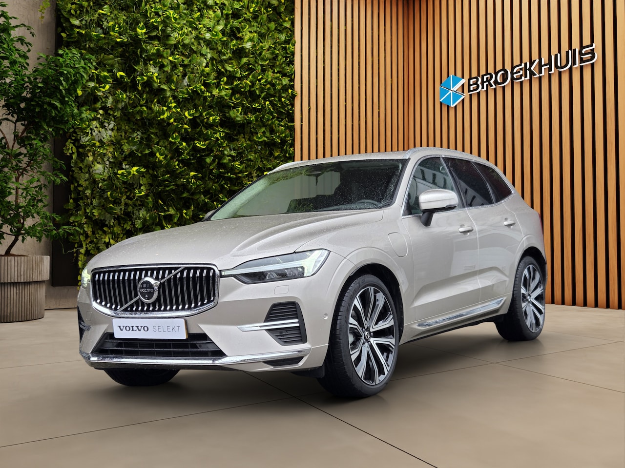Volvo XC60 - 2.0 T8 Plug-in hybrid AWD Ultra Bright | Luchtvering | Trekhaak | 360 Camera | Panoramadak - AutoWereld.nl