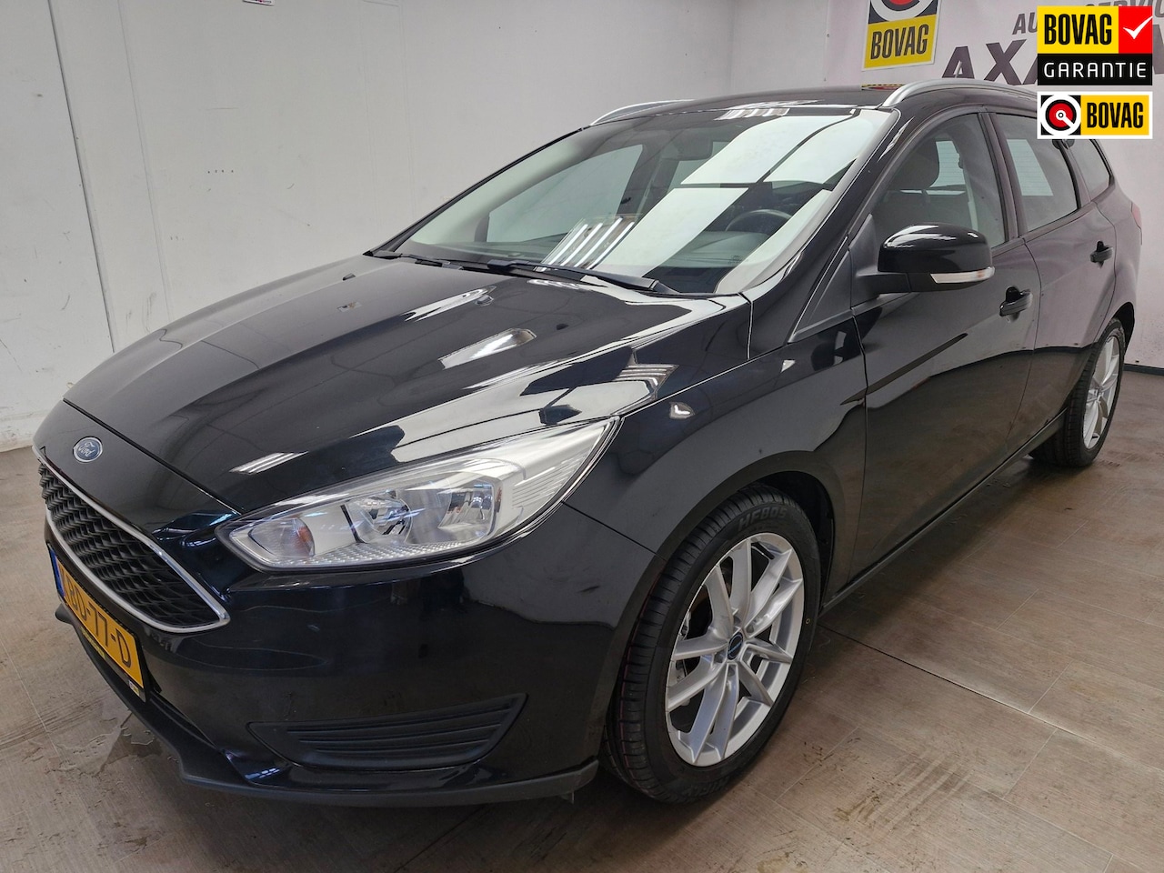 Ford Focus Wagon - 1.0 Titanium BOVAG GARANTIE ! 4X NIEUWE BANDEN ! NETTE AUTO ! - AutoWereld.nl