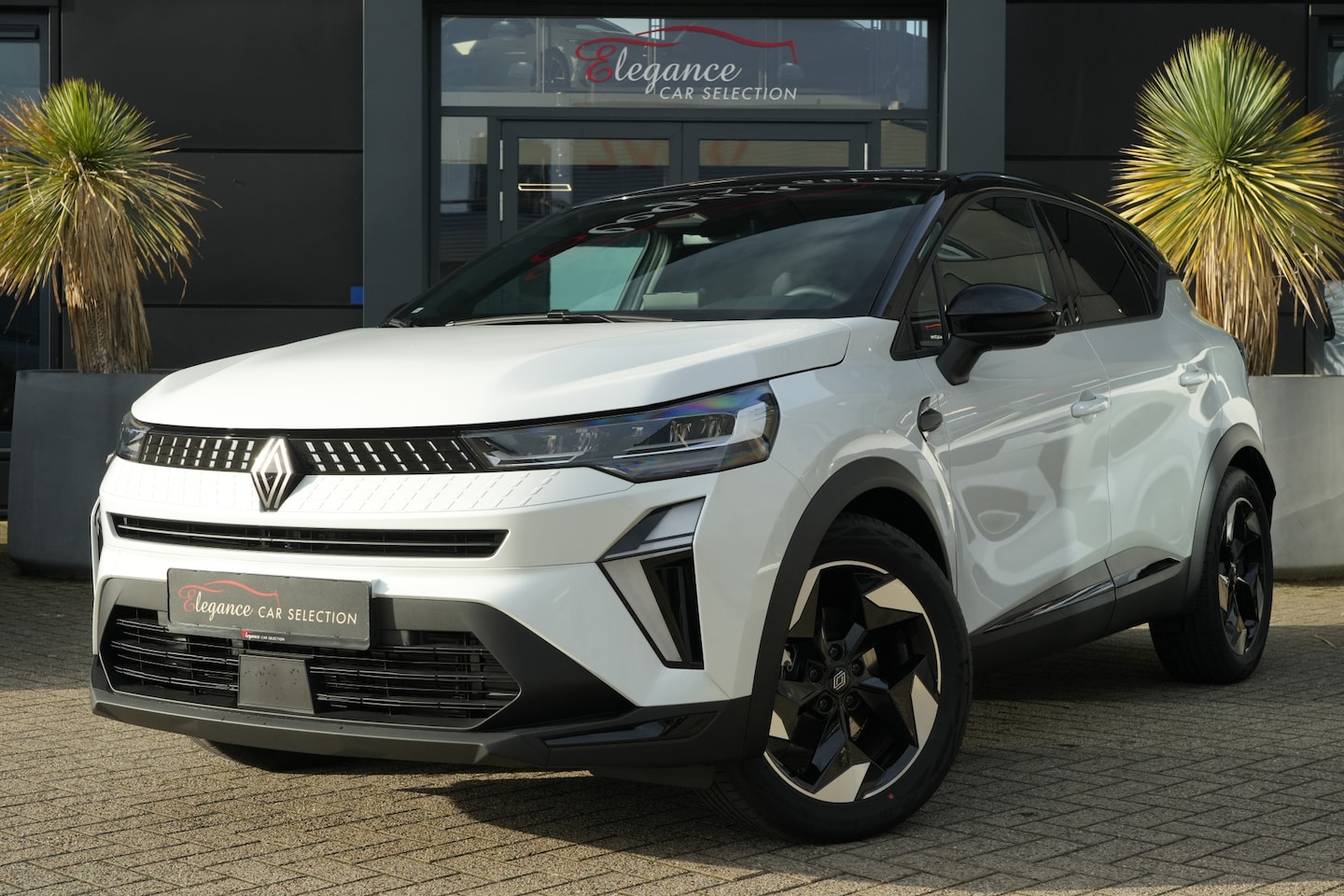 Renault Captur - 1.8 E-Tech full hybrid 160 techno 160pk Navigatie/Camera/AdaptieveCruiceControl - AutoWereld.nl