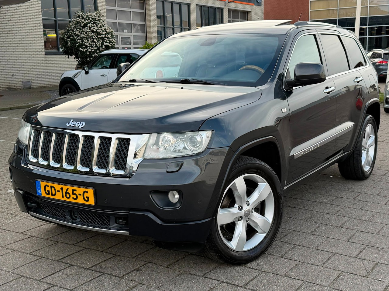 Jeep Grand Cherokee - 3.6 Overland l PANO l ONDERHOUDSHISTORIE - AutoWereld.nl
