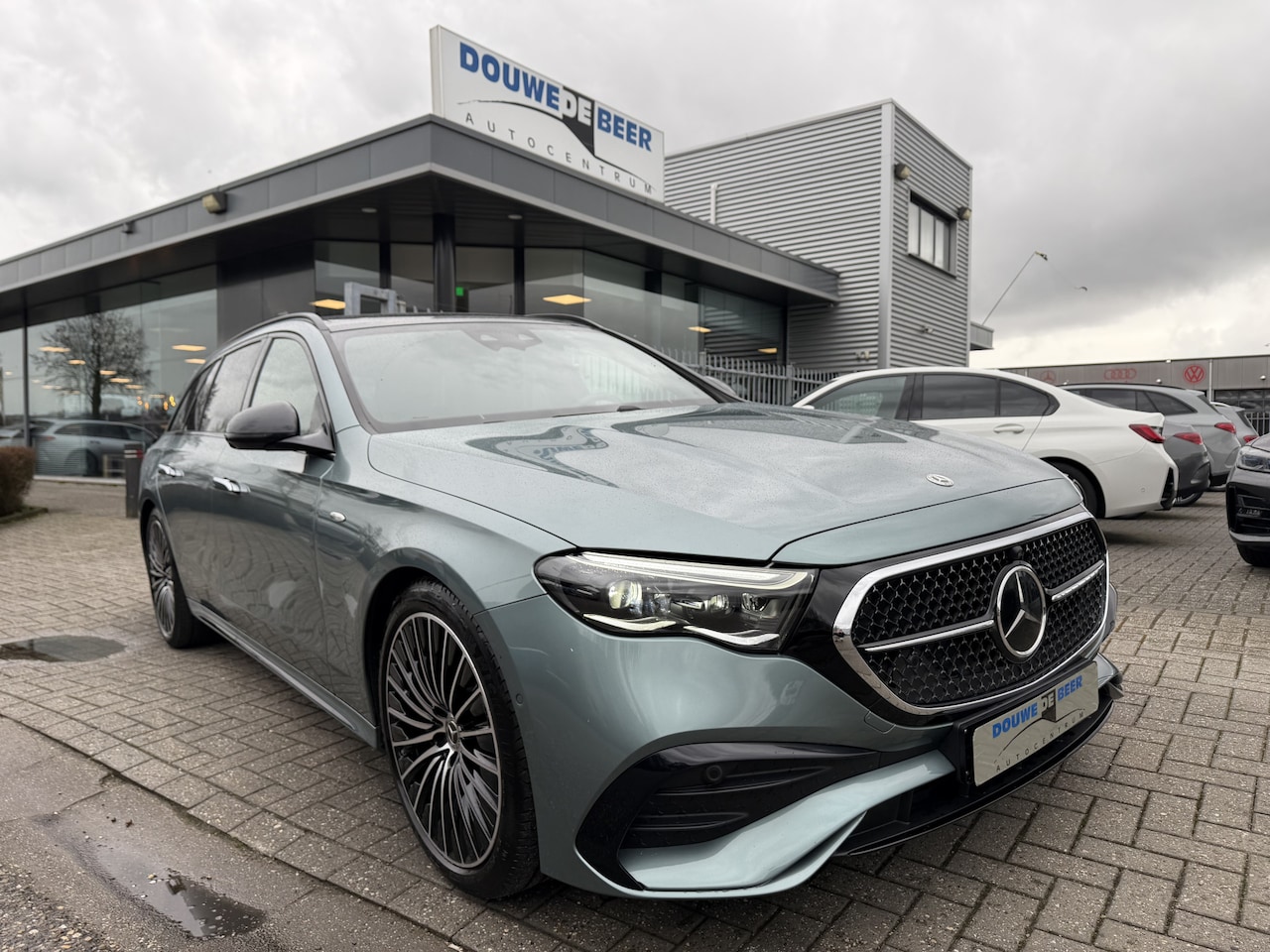Mercedes-Benz E-klasse Estate - 300 e AMG Line Plus Pano-Dak | Trekhaak | Burmester | Digital Light | Memory | Stuurverw. - AutoWereld.nl