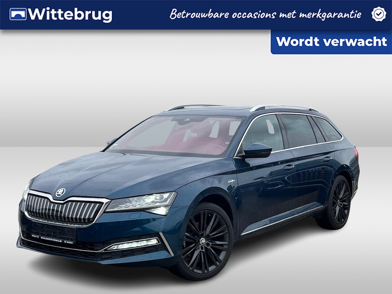Skoda Superb Combi - 1.4 TSI iV 218 pk Laurin & Klement DSG Automaat Navigatie / Panoramadak / Lederen interieu - AutoWereld.nl