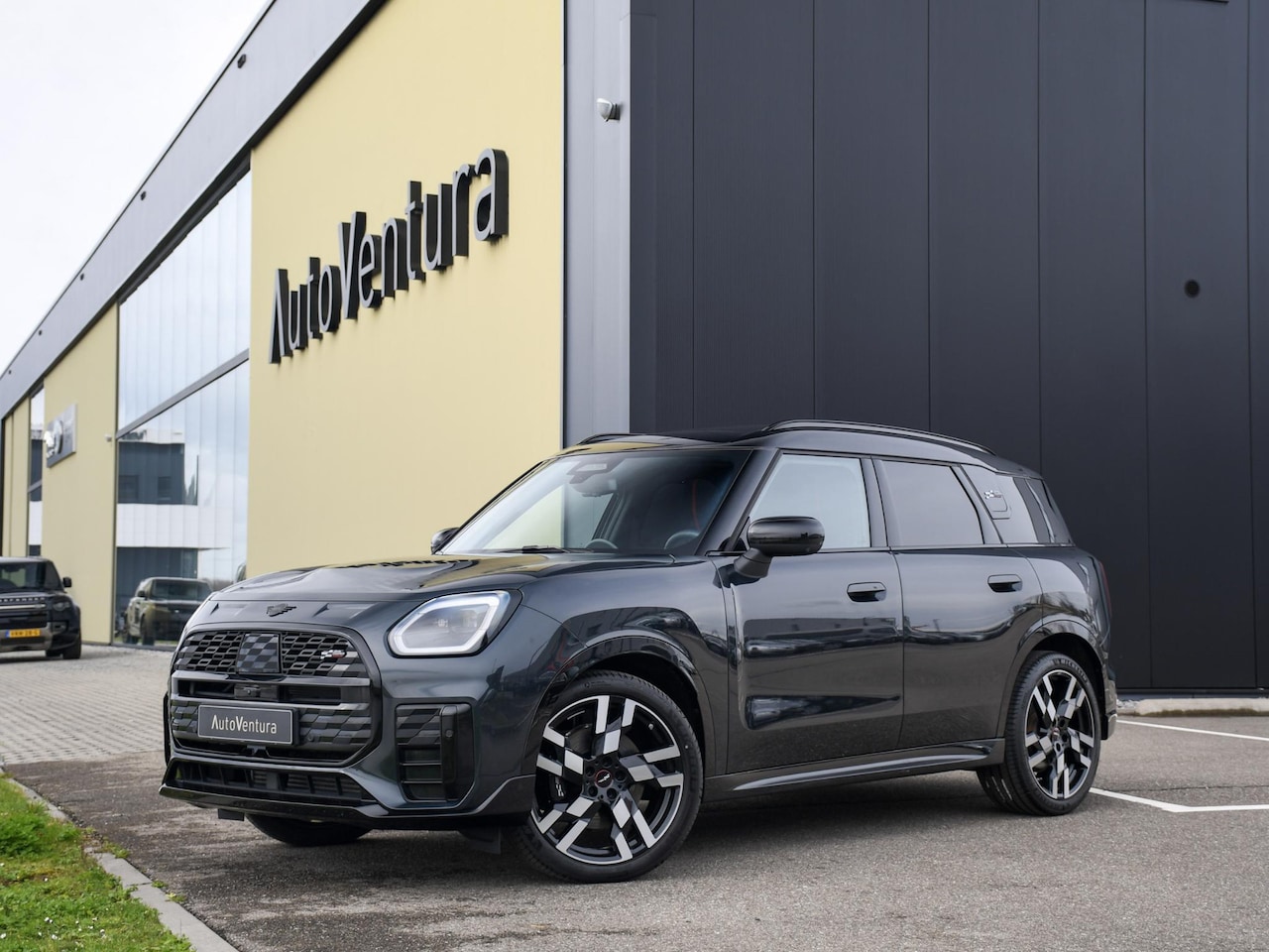MINI Countryman - 1.5 C John Cooper Works | XL Package | Schuif-/kantel Pano | Head-Up | Massage | Stuurwiel - AutoWereld.nl