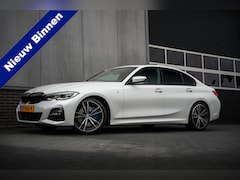BMW 3-serie - 330i 259 pk High Executive Edition M-Sportpakket / NL-Auto/ Schuif-Dak/ Leder/ Sport-Stoel