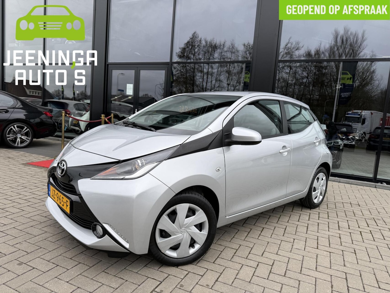 Toyota Aygo - 1.0 VVT-i x-play|Camera|Navi|Cruise - AutoWereld.nl