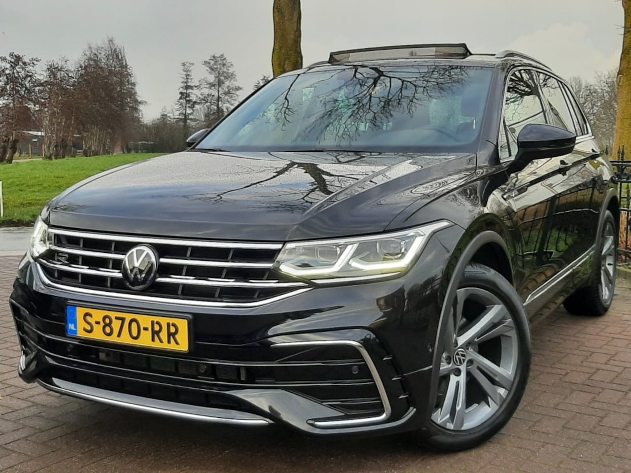 Volkswagen Tiguan - 1.5 TSi 150pk R-LINE BTW-AUTO IQ-LIGHT Elek.-Trekhaak Panoramadak Navigatie Leer Adap.crui - AutoWereld.nl