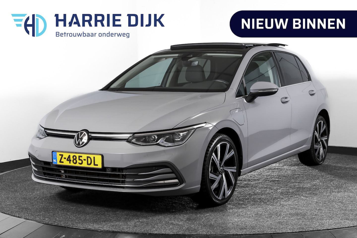 Volkswagen Golf - 1.4 eHybrid Style | S/K-Panodak | Elek. Trekhaak | Dig. Cockpit | Adapt. Cruise | Stoel-+S - AutoWereld.nl