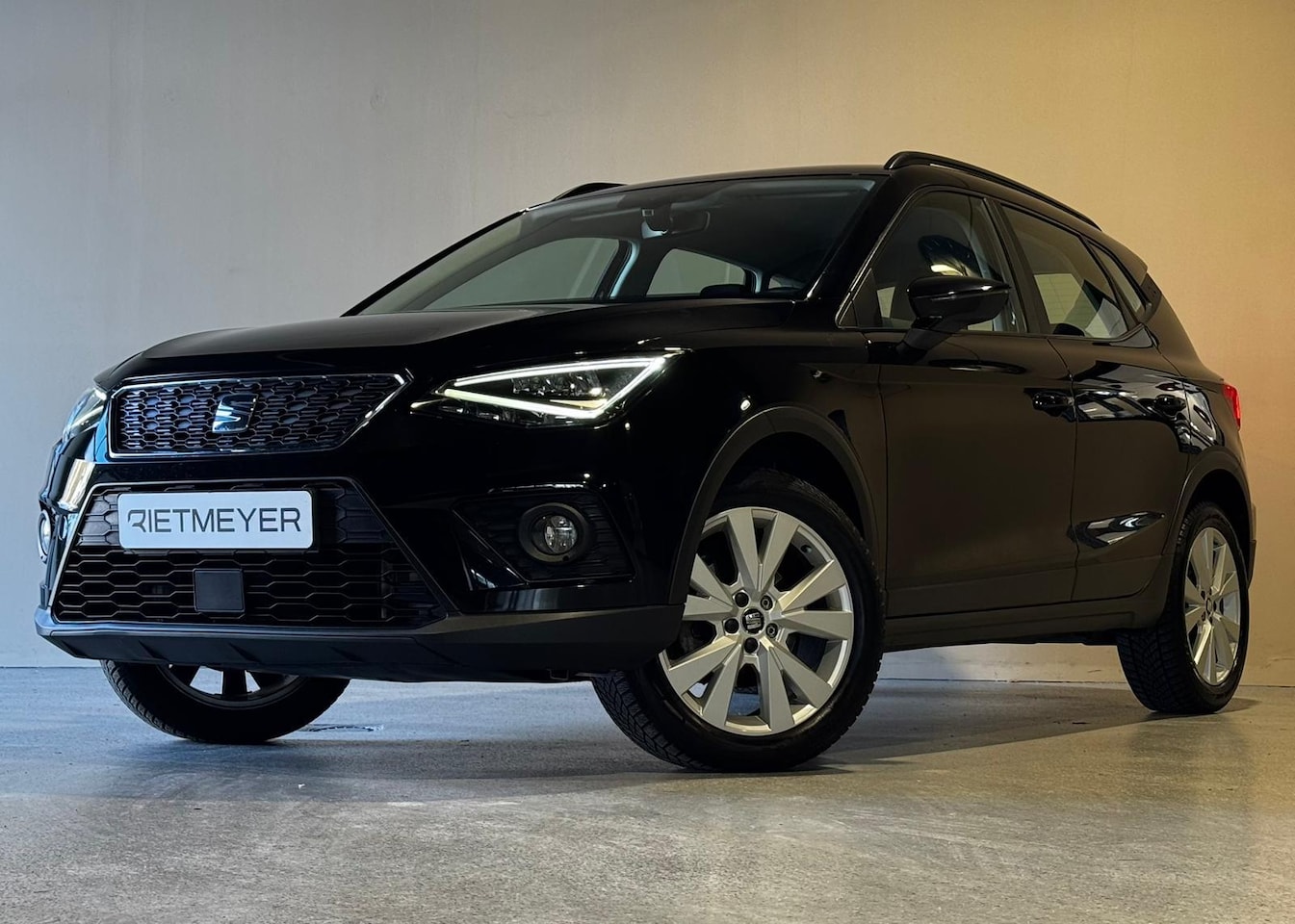 SEAT Arona - 1.0 TSI Xcellence Business Intense |Stoelverw. |Trekhaak |Carplay - AutoWereld.nl