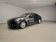 BMW i4 - Gran Coupé eDrive35 | LED | Navigatie | Trekhaak | Schuifdak | Sportstoelen | Stoelverwarm