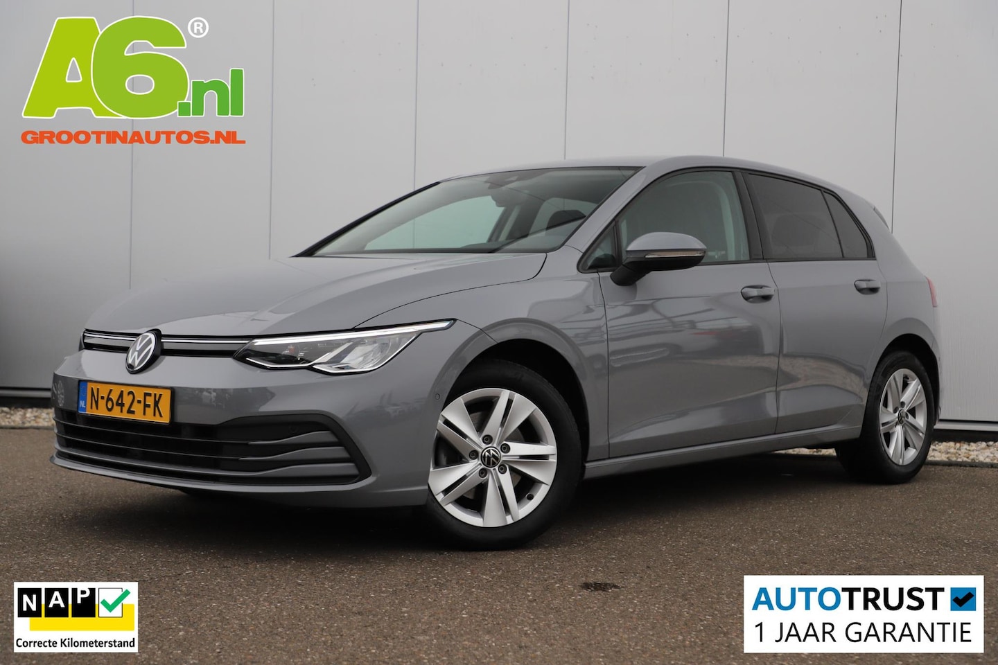 Volkswagen Golf - 1.0 TSI Life 110PK Navigatie Achteruitrijcamera Carplay Android Adaptive Cruise Sfeerverli - AutoWereld.nl