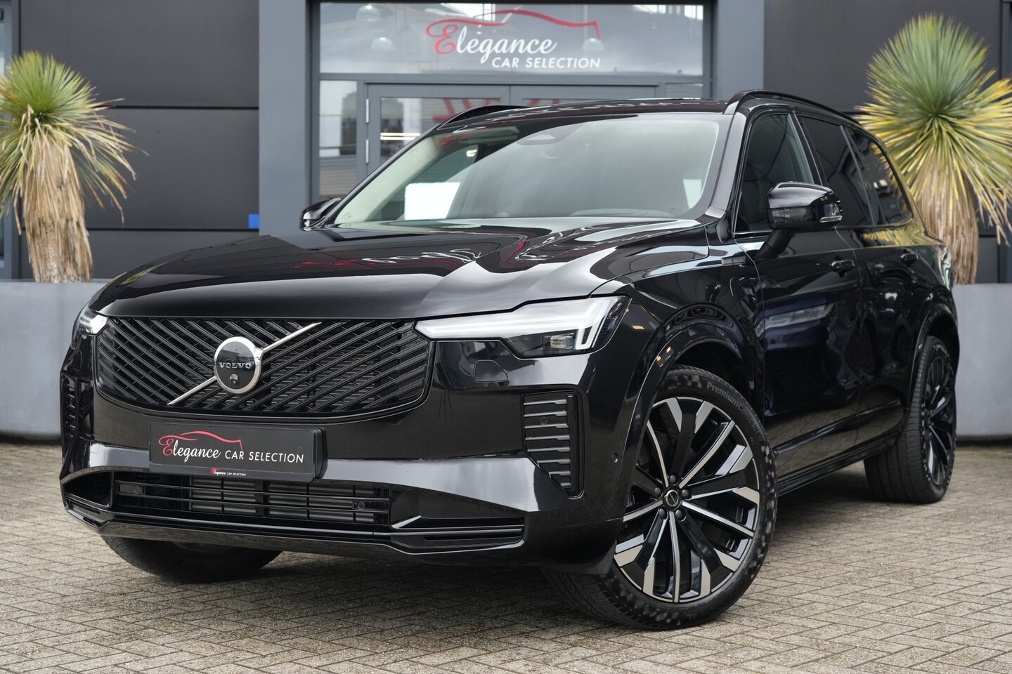 Volvo XC90 - 2.0 T8 Plug-in hybrid AWD Ultra Dark 455pk Panoramadak/Bowers&Wilkins/Luchtvering - AutoWereld.nl