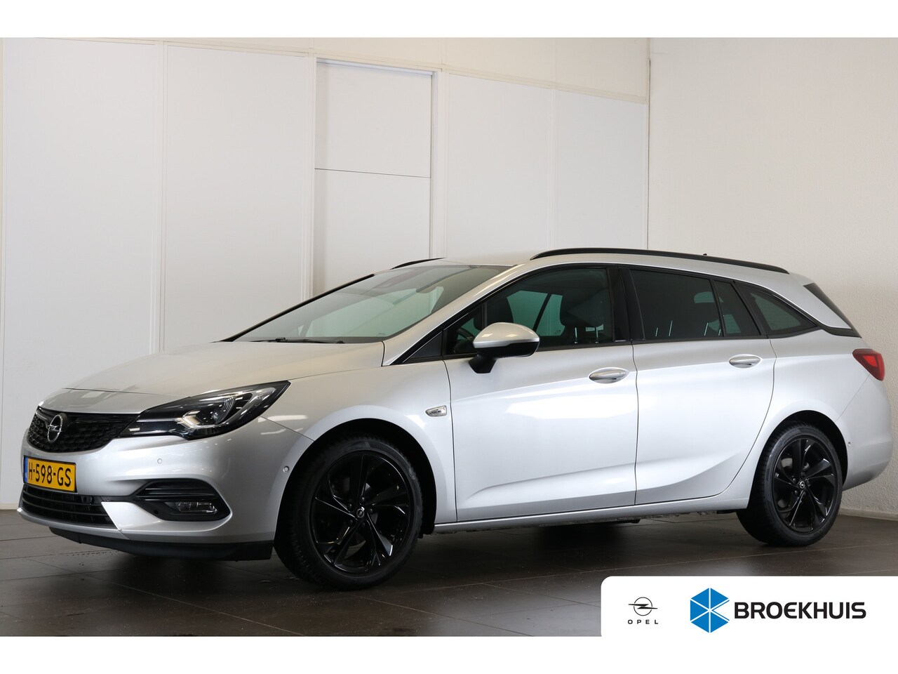 Opel Astra Sports Tourer - 1.2 Ultimate | Achterbank verwarmd | Achteruitrijcamera | Lichtmetalen velgen 17" - AutoWereld.nl