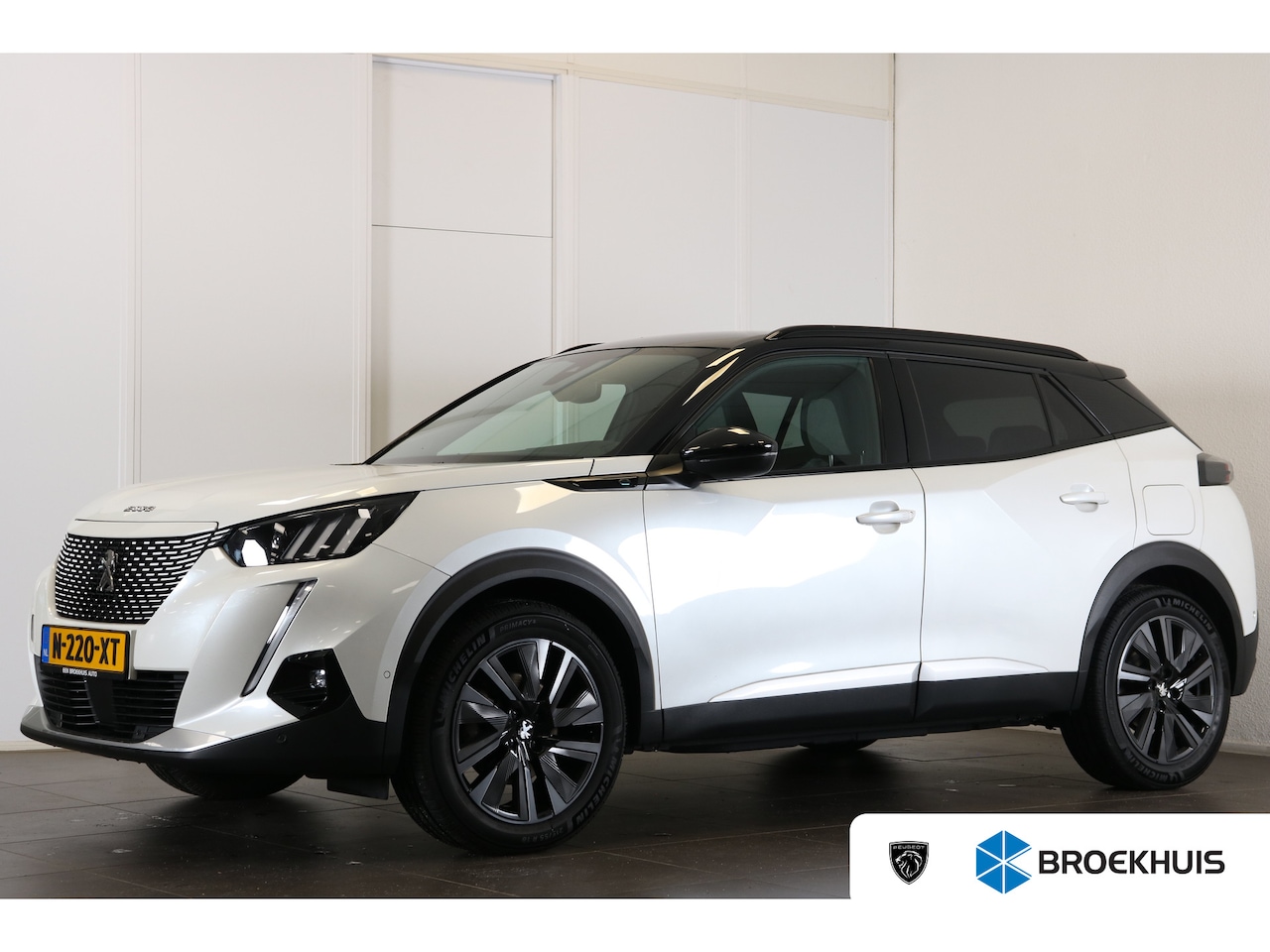 Peugeot e-2008 - EV GT Pack 50 kWh | Navi | Camera | Verw. voorstoelen | PDC V+A | Leder alcantara | Cruise - AutoWereld.nl