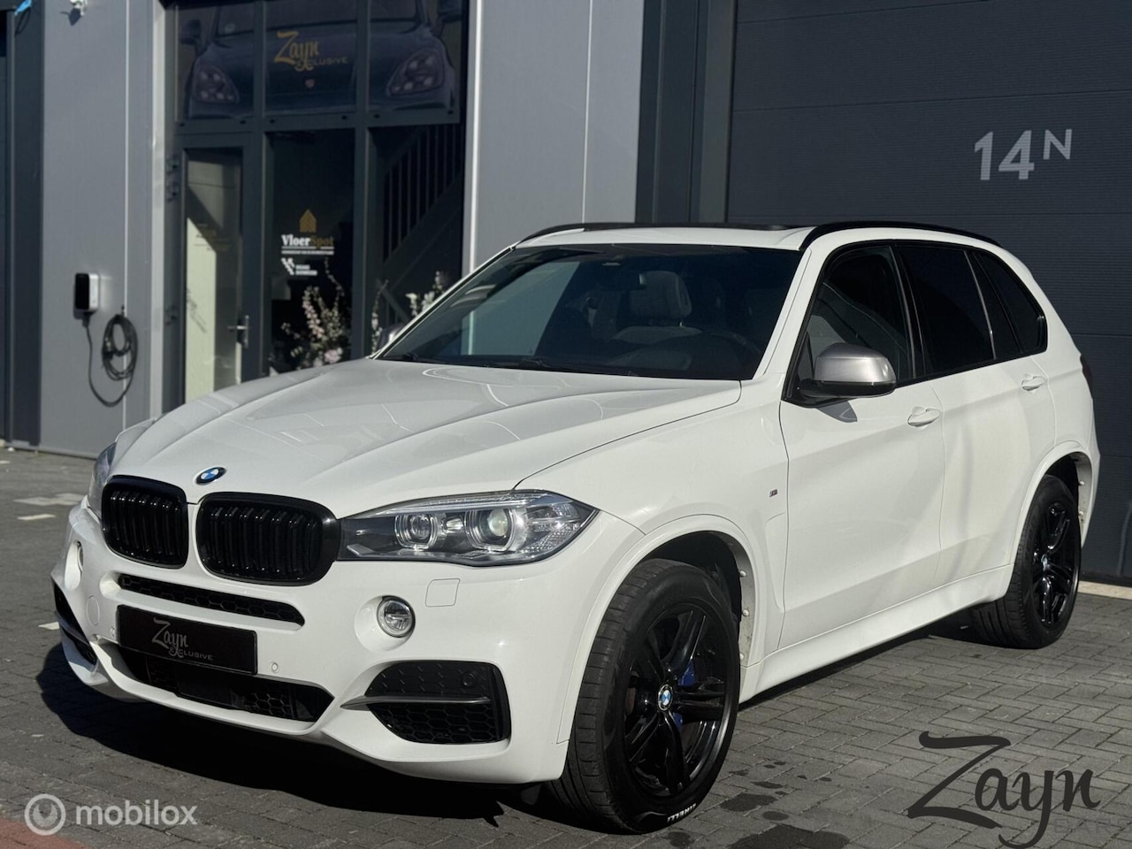 BMW X5 - M50D | Grijs kenteken | Pano | HUD | Memory | H&K | - AutoWereld.nl