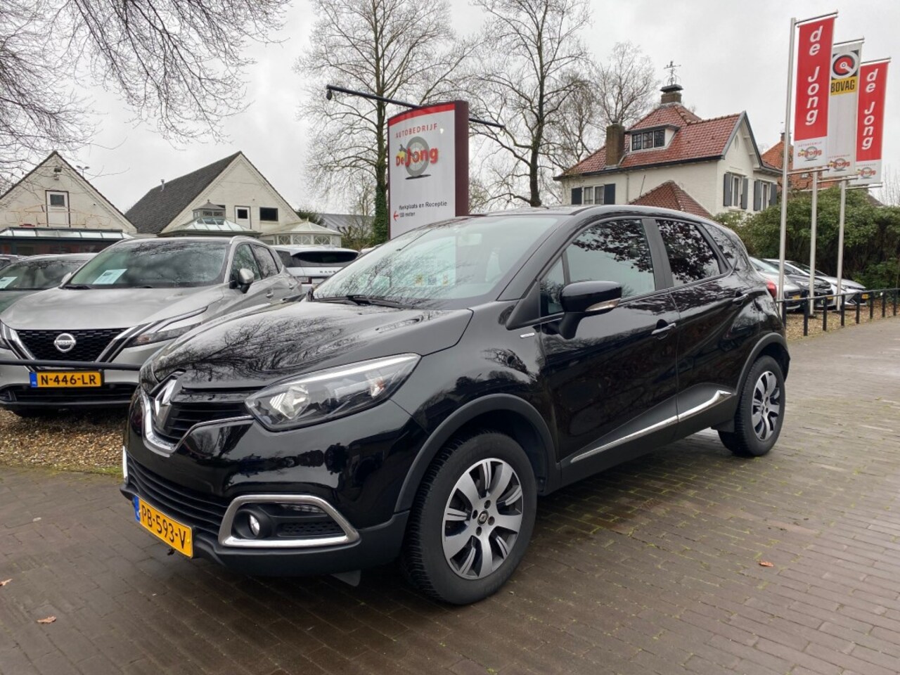 Renault Captur - 0.9 TCE LIMITED / AIRCO / NAVI / TREKHAAK / CRUISE CTR. / PDC - AutoWereld.nl