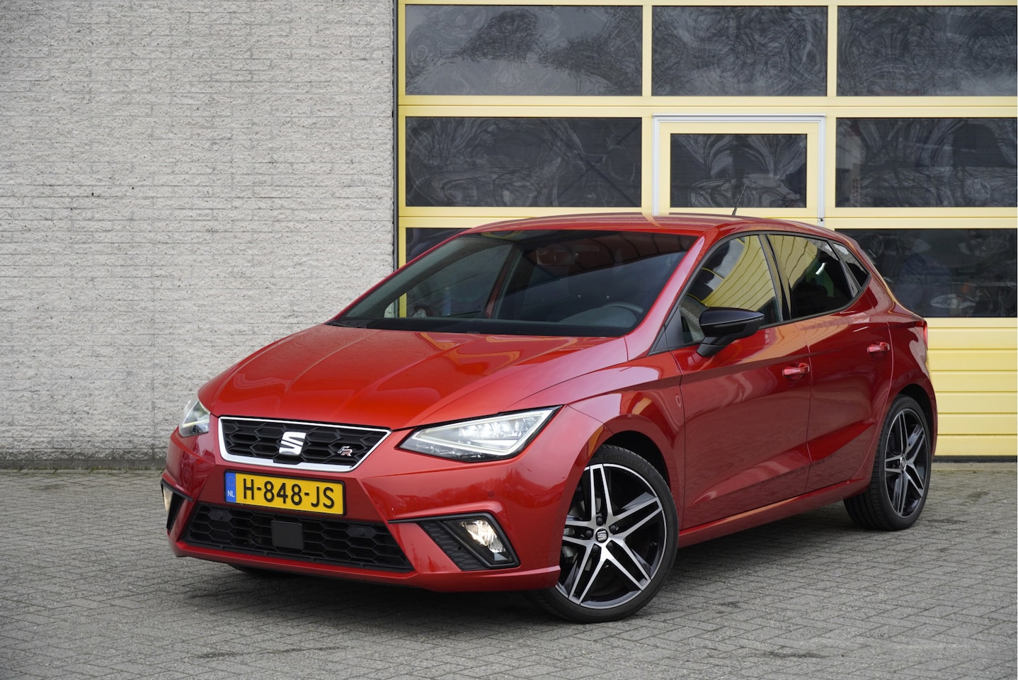 SEAT Ibiza - 1.0 TSI 5drs FR Business Intense BJ2020 Lmv 18" | Led V+A | Pdc | Achteruitrijcamera | App - AutoWereld.nl