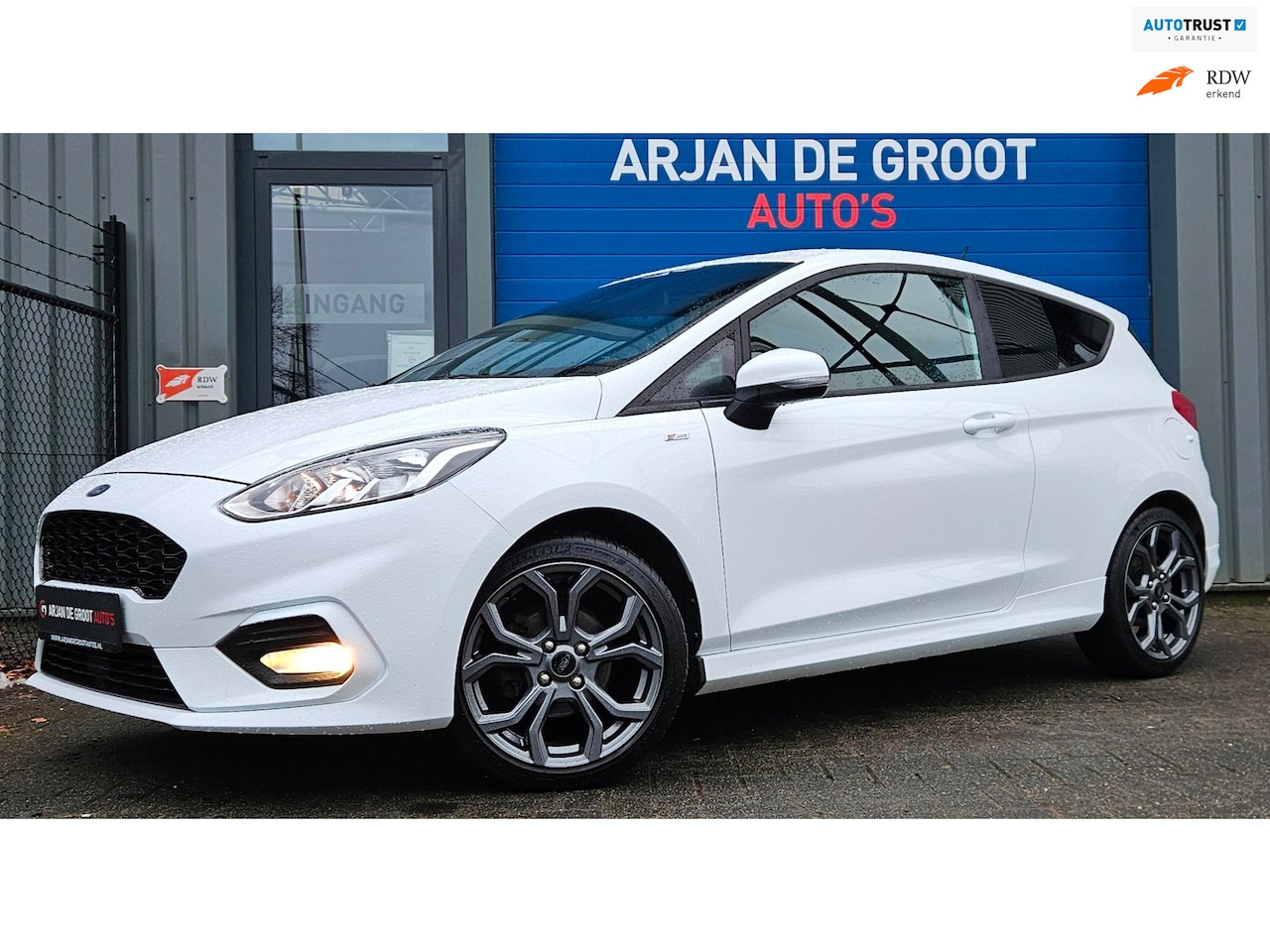 Ford Fiesta - 1.1 86PK ST-Line Airco Carplay® 17" NIEUW MODEL Lane assist - AutoWereld.nl