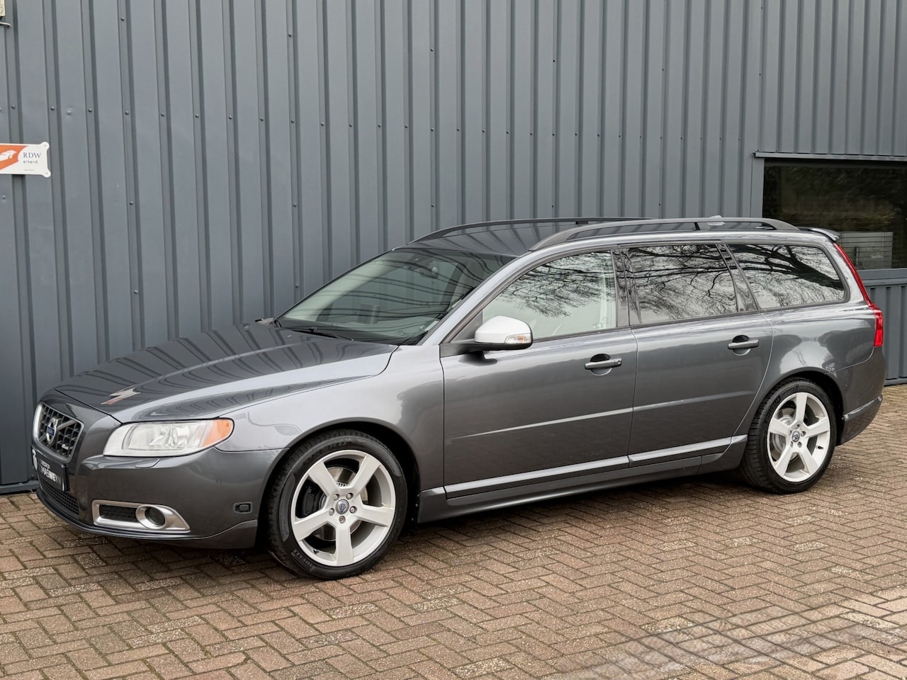 Volvo V70 - 2.5T R-Design AUTOMAAT!/1E EIGENAAR!/231 PK!/APK!/ - AutoWereld.nl