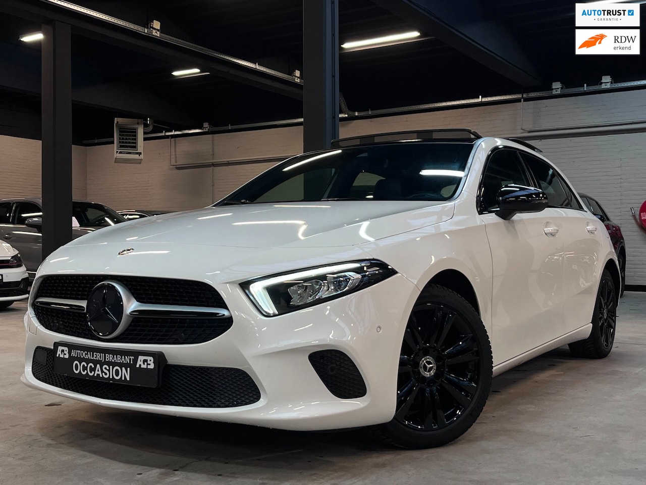 Mercedes-Benz A-klasse - 180 Business Solution Luxury Pano/Leder/Stoelverw - AutoWereld.nl