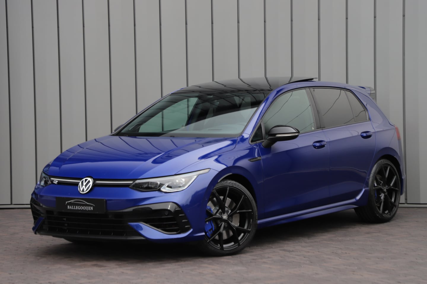 Volkswagen Golf - 2.0 TSI R 4Motion | 320PK | Head-up | Keyless-go | Pano | Akrapovic | Performance-pakket | - AutoWereld.nl