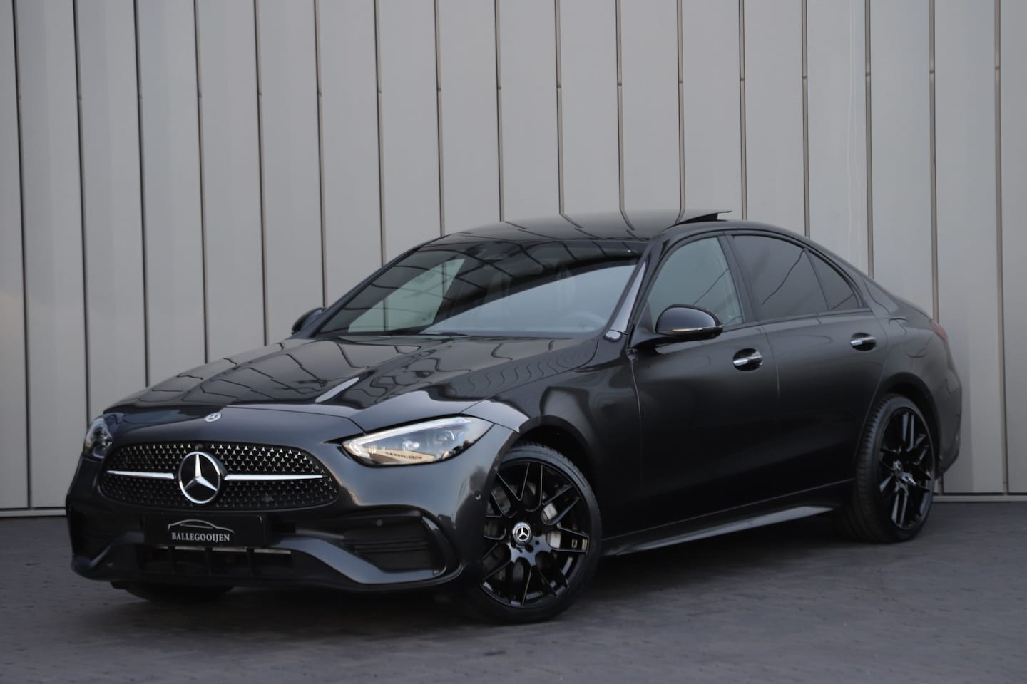 Mercedes-Benz C-klasse - 300e AMG | 313PK | Head-up | Keyless-go | Pano | Sfeerverlichting | Digital-light | Leder - AutoWereld.nl