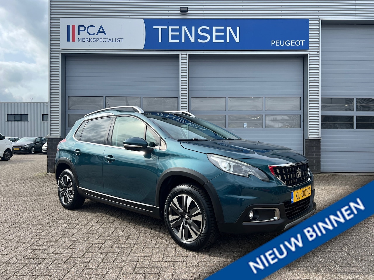 Peugeot 2008 - 1.2 110PK Allure | Navigatie | Panoramadak | Climate control | Trekhaak | Parkeersenoren | - AutoWereld.nl