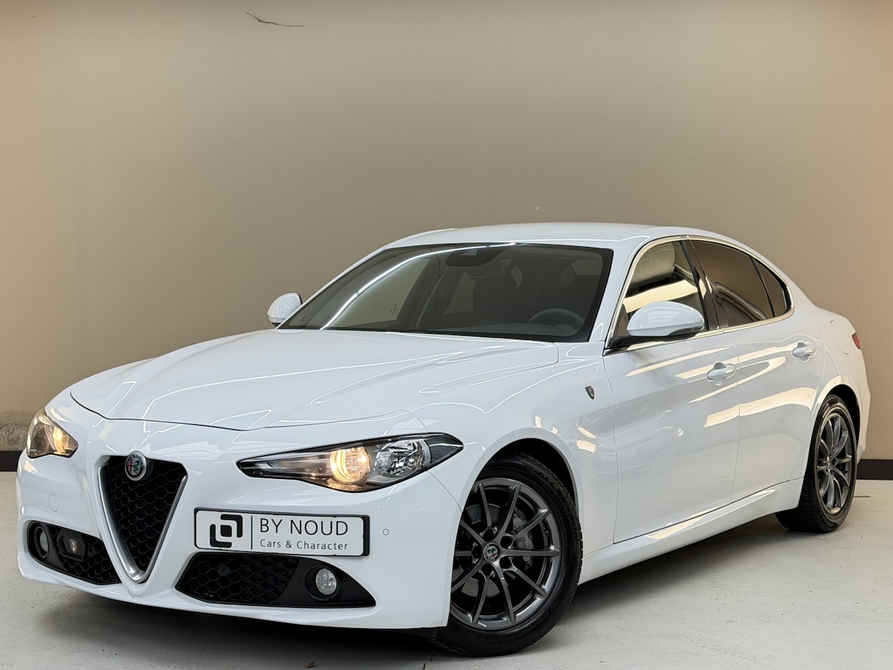 Alfa Romeo Giulia - 2.2 Eco Business Super 2.2 Eco Business Super, 136Pk, 2017, Liefhebbersauto, Squadra tuning, Trekhaak, Cruise con - AutoWereld.nl