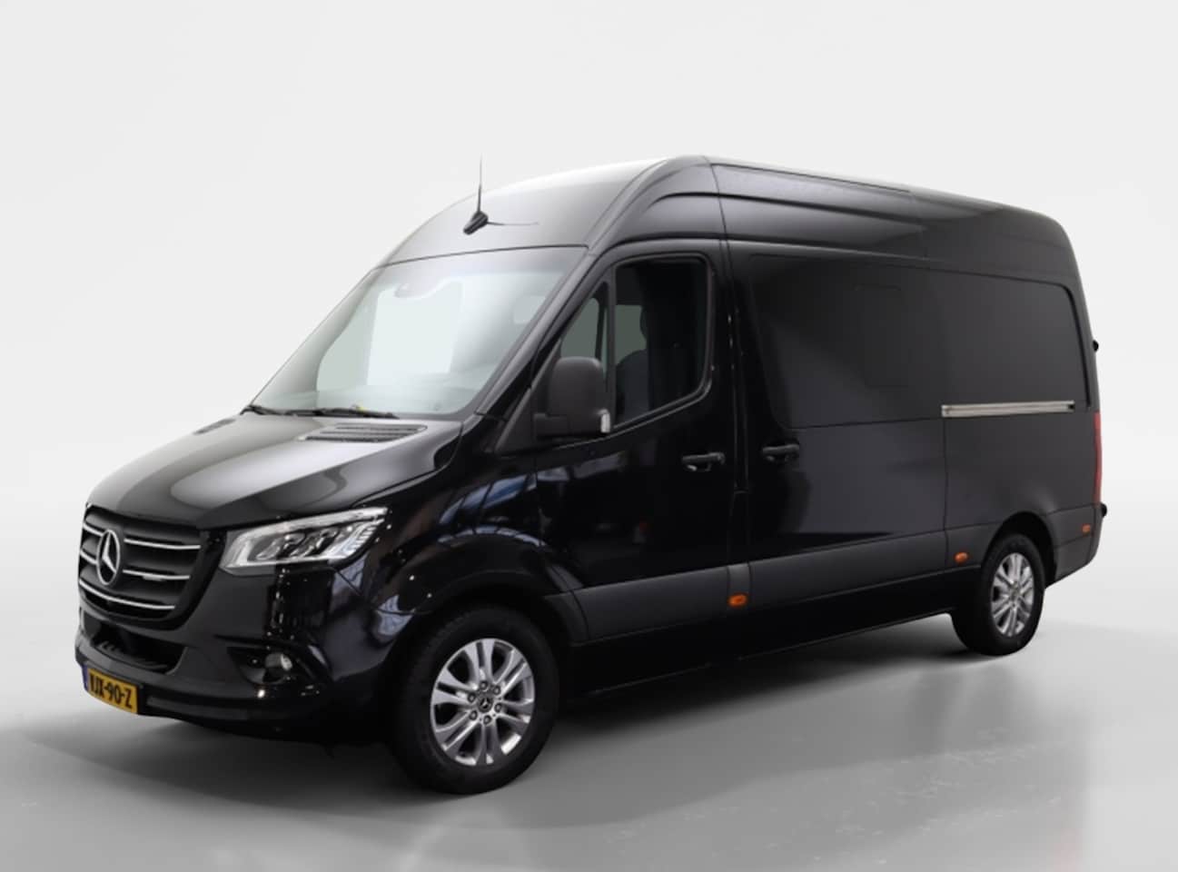 Mercedes-Benz Sprinter - 319CDI V6 L2H2 | dubbel cab | 5-pers | trekhaak | geveerde stoel - AutoWereld.nl