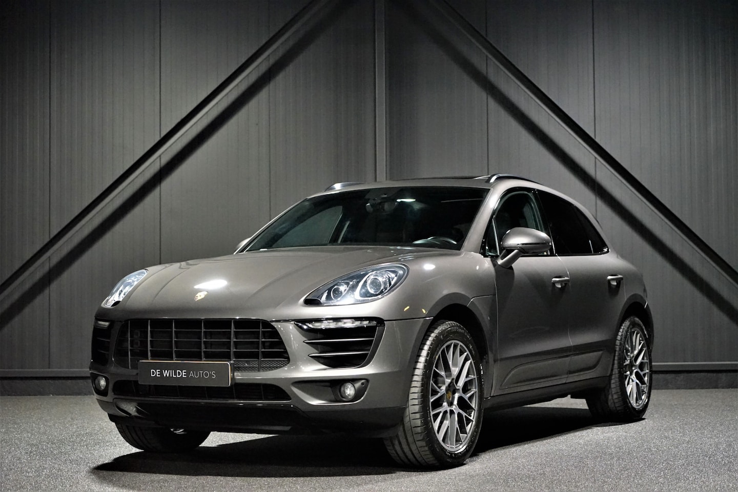 Porsche Macan - 2.0 SportDesign Pano Luchtvering Leer NL-auto Dealeronderhoud - AutoWereld.nl