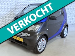 Smart City-coupé - & pulse UNIEKE KLEUREN COMBINATIE
