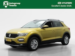Volkswagen T-Roc - 1.0 TSI Style | Navigatie | Sensoren voor en achter | Apple Carp