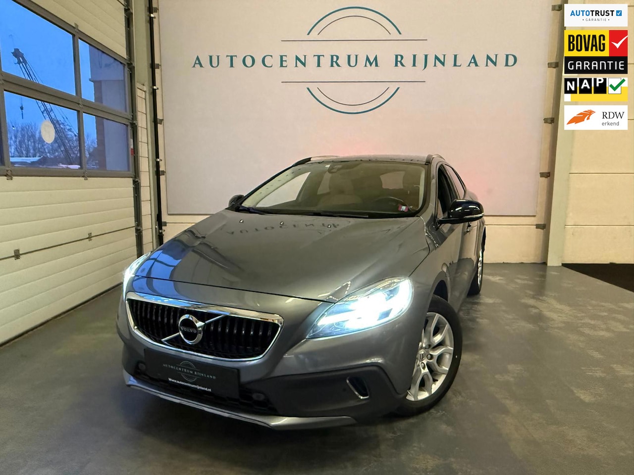 Volvo V40 Cross Country - 1.5 T3 Polar+ Luxury Pano Stoel Verwarming 1 jaar bovag garantie - AutoWereld.nl