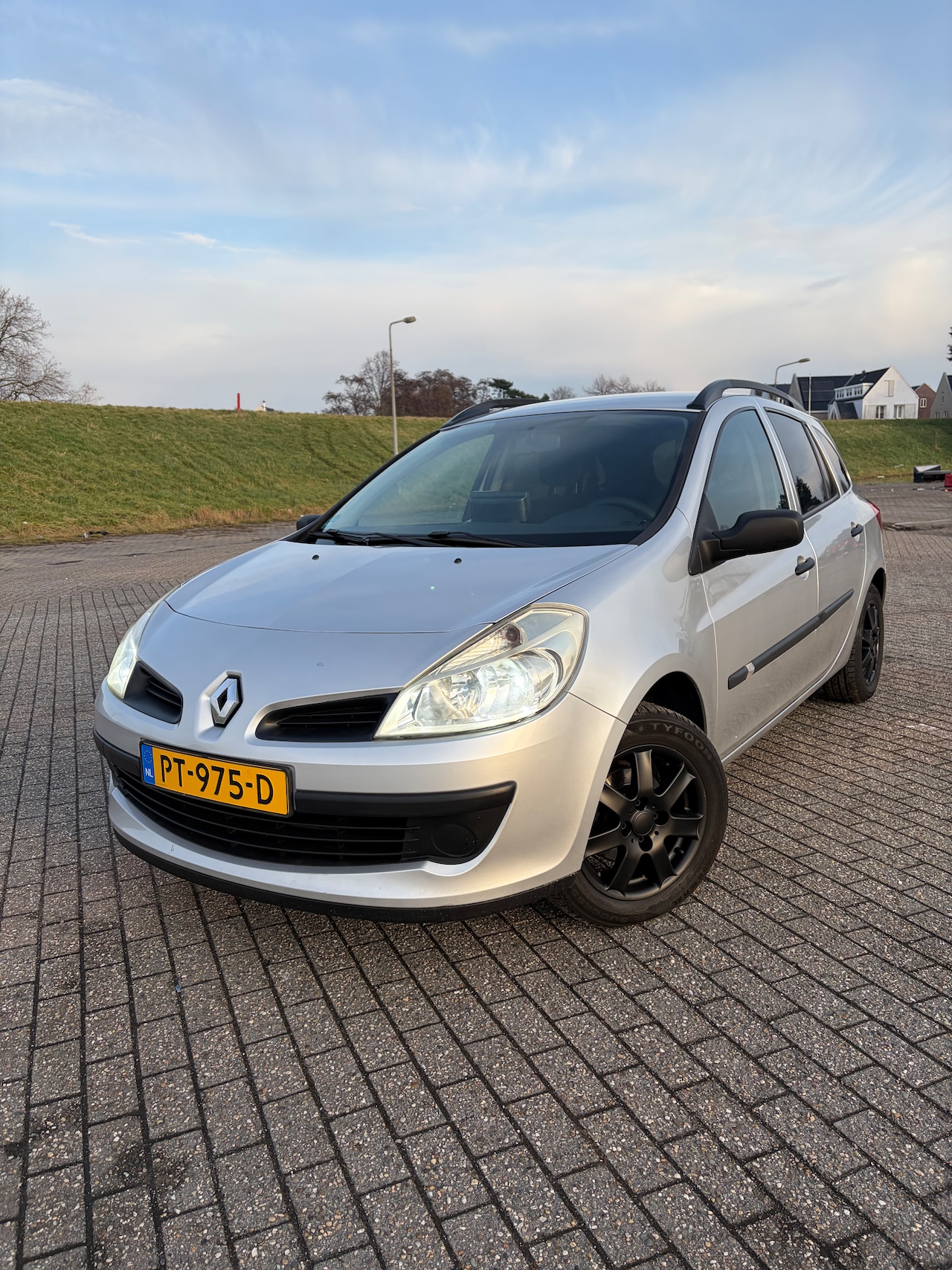 Renault Clio Estate - 1.2-16V Expression WhatsAap +31 6 26 13 47 07 - AutoWereld.nl