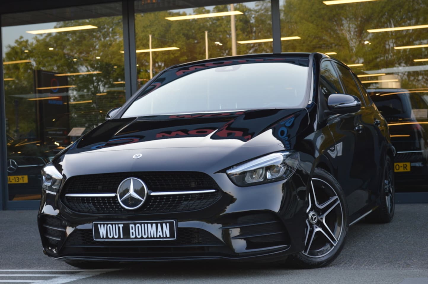 Mercedes-Benz B-klasse - 200 AMG Led Widescreen Sfeer Camera Night CarPlay Afn.trekh Pdc - AutoWereld.nl